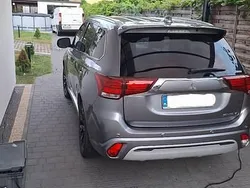 Szary Używany 2018 Mitsubishi Outlander P-HEV SUV | 88 000 zł (Dość drogi)