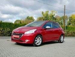 Czerwony Używany 2014 Peugeot 208 Style Hatchback | 18 900 zł (Dobra cena)