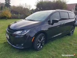 Czarny Używany 2020 Chrysler Pacifica SUV | 119 000 zł (Uczciwa cena)