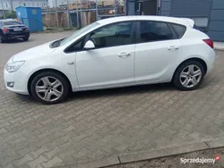 Biały Używany 2012 Opel Astra Hatchback | 23 900 zł (Uczciwa cena)