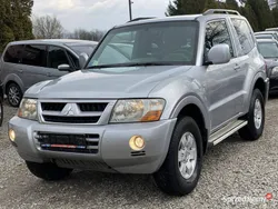 Srebrny (metalik) Używany 2005 Mitsubishi Pajero SUV | 29 700 zł