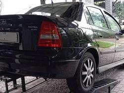 Czarny Używany 1999 Opel Astra Hatchback | 4490 zł (Dość drogi)