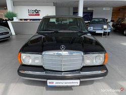 Czarny Używany 1981 Mercedes 240 Sedan/Limuzyna | 99 000 zł