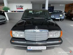 Czarny Używany 1981 Mercedes 240 Sedan/Limuzyna | 99 000 zł