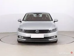 Srebrny Używany 2015 VW Passat Sedan/Limuzyna | 53 999 zł (Uczciwa cena)