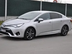 Srebrny Używany 2018 Toyota Avensis Premium Sedan/Limuzyna | 59 900 zł (Dość drogi)