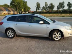 Srebrny Używany 2011 Opel Astra Kombi | 19 999 zł (Uczciwa cena)