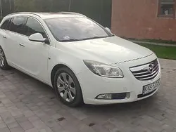 Biały Używany 2010 Opel Insignia Sport Kombi | 9500 zł (Dobra cena)