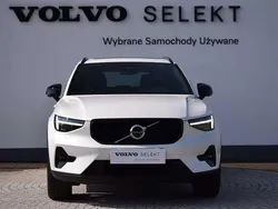 Biały Używany 2025 Volvo XC40 SUV | 176 900 zł (Uczciwa cena)