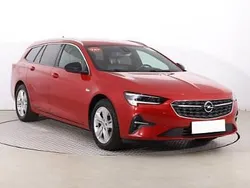 Czerwony Używany 2022 Opel Insignia Kombi | 76 999 zł (Uczciwa cena)