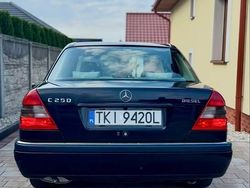 Granatowy Używany 1994 Mercedes C250 Sedan/Limuzyna | 25 000 zł
