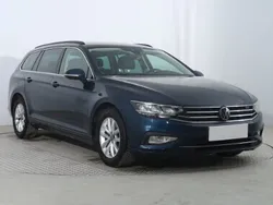 Niebieski Używany 2021 VW Passat Kombi | 74 999 zł (Dobra cena)