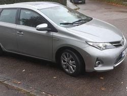 Srebrny Używany 2013 Toyota Auris Hybrid Edition Kombi | 35 000 zł (Dobra cena)