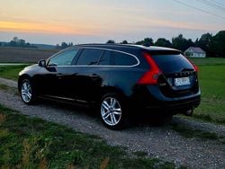 Czarny Używany 2012 Volvo V60 Summum Kombi | 33 600 zł (Dość drogi)