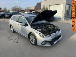 Srebrny (metalik, perła) Używany 2022 VW Golf VIII Kombi | 33 900 zł