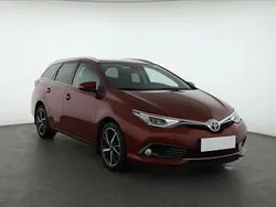 Czerwony Używany 2017 Toyota Auris Kombi | 49 999 zł (Uczciwa cena)