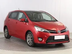 Czerwony Używany 2014 Toyota Verso Minivan | 31 999 zł (Dobra cena)