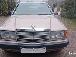 Złoty Używany 1989 Mercedes E200 Sedan/Limuzyna | 8900 zł