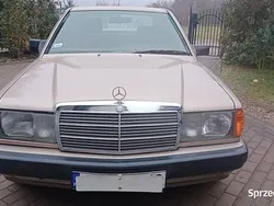Złoty Używany 1989 Mercedes E200 Sedan/Limuzyna | 8900 zł