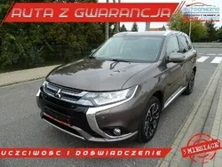 Inny kolor Używany 2016 Mitsubishi Outlander P-HEV SUV | 85 300 zł