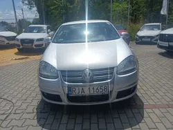Srebrny Używany 2010 VW Jetta Sedan/Limuzyna | 19 900 zł (Dobra cena)