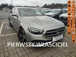 Beżowy (metalik) Używany 2022 Mercedes E220 Kombi | 153 900 zł (Uczciwa cena)