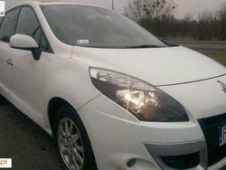 Biały Używany 2010 Renault Scénic III Minivan | 33 200 zł