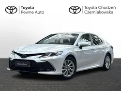 Biały Używany 2021 Toyota Camry Comfort Sedan/Limuzyna | 101 900 zł (Super Cena)