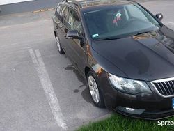 Brązowy Używany 2014 Skoda Superb Kombi | 33 000 zł (Uczciwa cena)