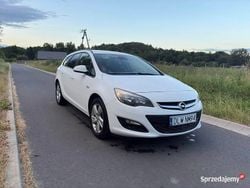Biały Używany 2015 Opel Astra Kombi | 21 900 zł (Uczciwa cena)