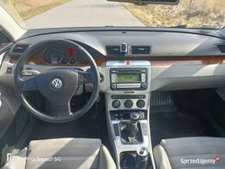 Czarny Używany 2007 VW Passat Sedan/Limuzyna | 14 500 zł (Uczciwa cena)