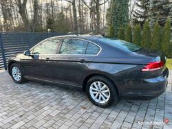Szary Używany 2019 VW Passat Sedan/Limuzyna | 72 900 zł (Uczciwa cena)