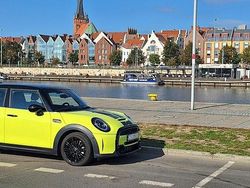 Żółty Używany 2023 Mini Cooper Hatchback | 105 000 zł