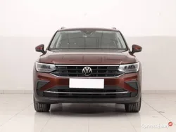 Bordowy Używany 2021 VW Tiguan SUV | 97 999 zł (Dobra cena)