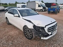 Biały Używany 2018 Mercedes E220 Sedan/Limuzyna | 32 000 zł