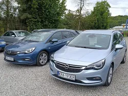Niebieski Używany 2018 Opel Astra Kombi | 48 900 zł (Dość drogi)