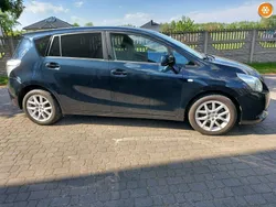 Czerwony ciemny (metalik) Używany 2010 Toyota Verso Minivan | 34 900 zł (Dość drogi)