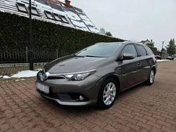Brązowy (metalik) Używany 2017 Toyota Auris Hybrid Kombi | 49 900 zł (Dobra cena)