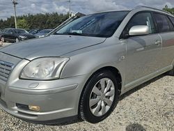 Szary (metalik) Używany 2004 Toyota Avensis Kombi | 6900 zł (Dość drogi)