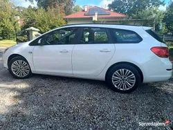 Biały Używany 2011 Opel Astra Sport Kombi | 16 000 zł