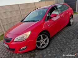 Czerwony Używany 2012 Opel Astra Edition Kombi | 16 900 zł (Uczciwa cena)