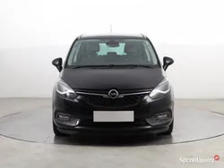 Czarny Używany 2018 Opel Zafira Minivan | 51 499 zł (Uczciwa cena)
