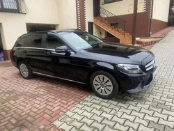 Czarny (metalik) Używany 2019 Mercedes C180 Kombi | 71 900 zł (Uczciwa cena)