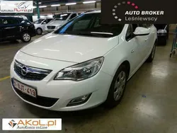 Biały Używany 2011 Opel Astra Sedan/Limuzyna | 28 800 zł (Dobra cena)