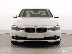 Biały Używany 2016 BMW 318 Sedan/Limuzyna | 60 999 zł