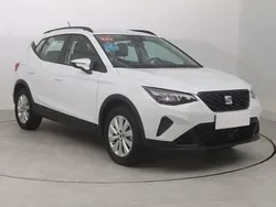 Biały Używany 2023 Seat Arona SUV | 77 999 zł (Uczciwa cena)
