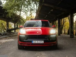Czerwony (metalik) Używany 2023 Porsche Macan SUV | 479 999 zł