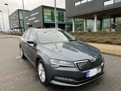 Szary Używany 2020 Skoda Superb | 132 000 zł (Uczciwa cena)