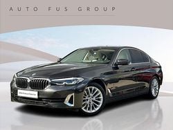 Szary sophisto z brylantowym połyskiem metalizowany Używany 2022 BMW 520 Luxury Line Sedan/Limuzyna | 169 900 zł (Drogi)