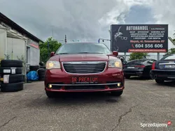 Bordowy Używany 2016 Chrysler Town & Country Sedan/Limuzyna | 55 000 zł